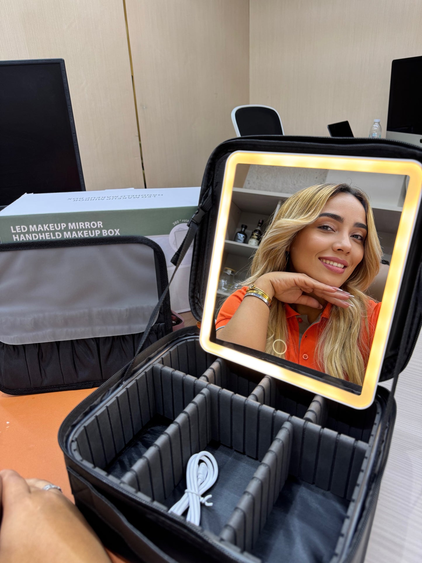 Bolso portátil de maquillaje con espejo LED